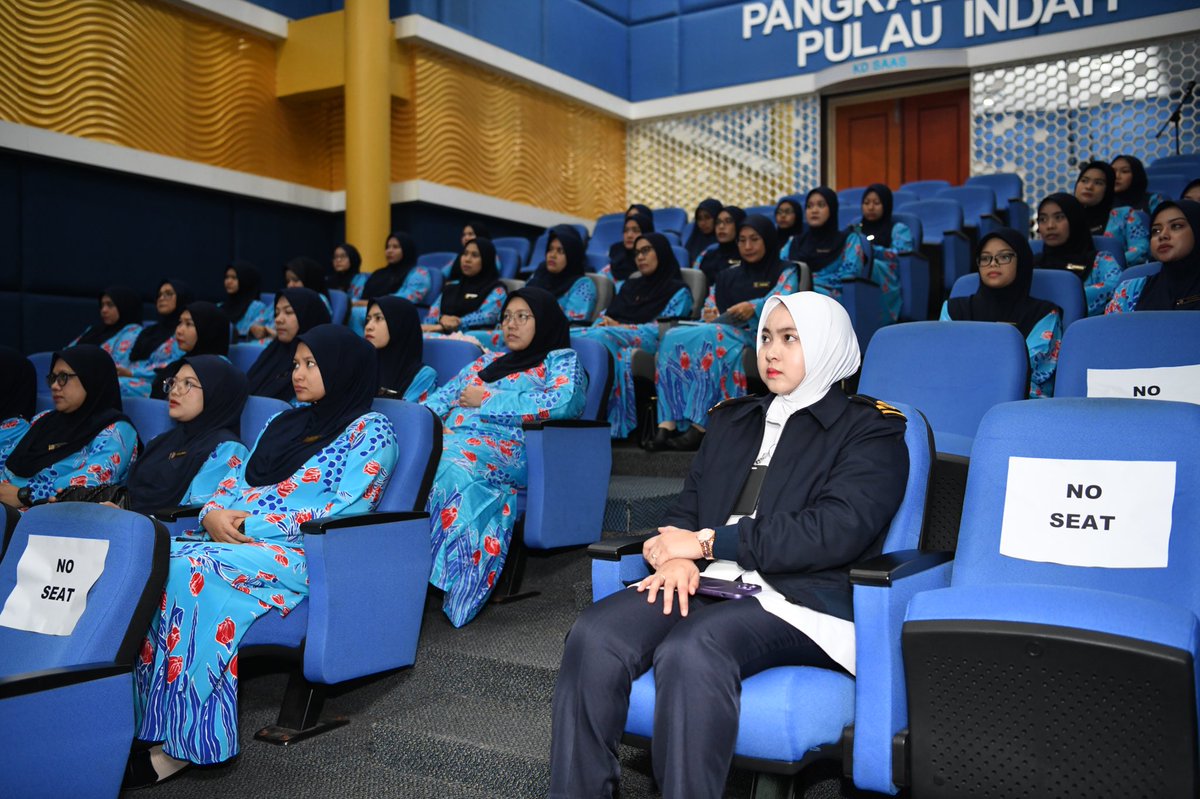 NatHydroCentre's tweet photo. Mesyuarat Tahunan BAKAT Laut Lembah Klang 2023 yang diadakan pada 8 April 2023 telah berlangsung secara live streaming di Auditorium Pusat Hidrografi Nasional melibatkan 34 ahli BAKAT PHN, KD SAAS dan KDSK.
#NavyUpdates
#BAKATLAUT
#BersamaBerbakti https://t.co/q3XbrGRQsY