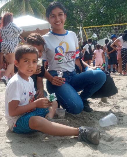 Compartiendo con los niños y niñas en el Río Santo Domingo Barinas #08abril @fundacion_mpv