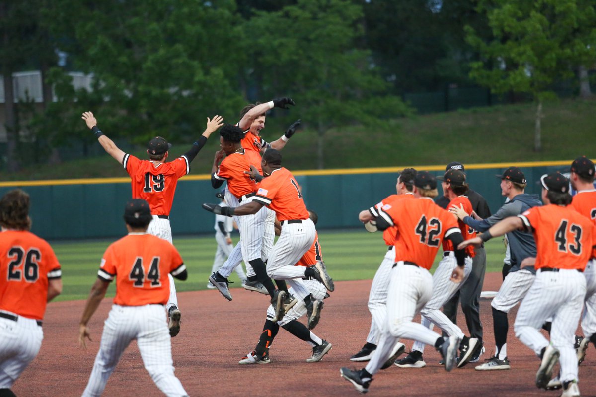 We brought the Don. Jake brought the Party. 🎉

What an ending!

#EatEmUpKats