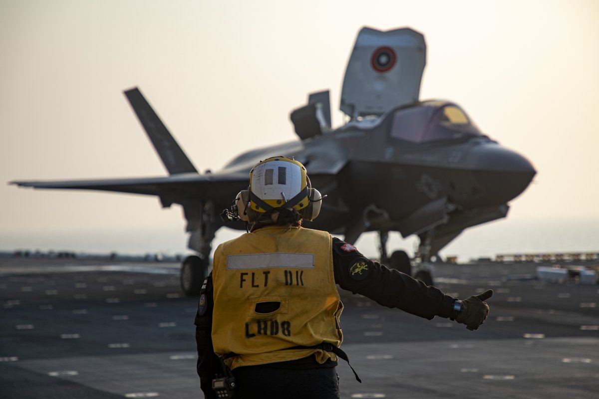 Who has two thumbs and is ready for the weekend? 👍 This guy!

A F-35B Lightning II receives a signal on the flight deck of Wasp-class amphibious assault ship <a href="/USSMakinIsland/">USS Makin Island</a> (LHD 8), operating in the U.S. 7th Fleet area of operations.