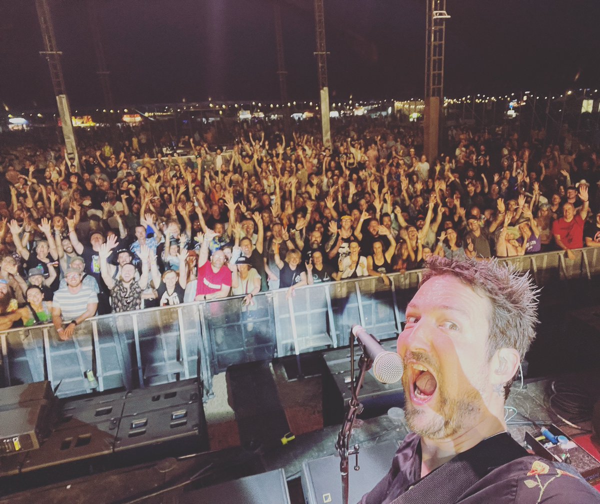 Show 2750, Byron Bay. Lovely evening. Now on to Sydney for night 1 at the Enmore, sold out, I play at 8pm sharp. See you there!