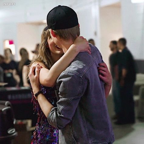 LaPuercaylor's tweet image. Una fuente cercana ha confirmado a people sobre la ruptura de Joe Alwyn y Taylor Swift 

Estuvieron juntos por 6 años, y la ruptura ha sido amigable por ambas partes.