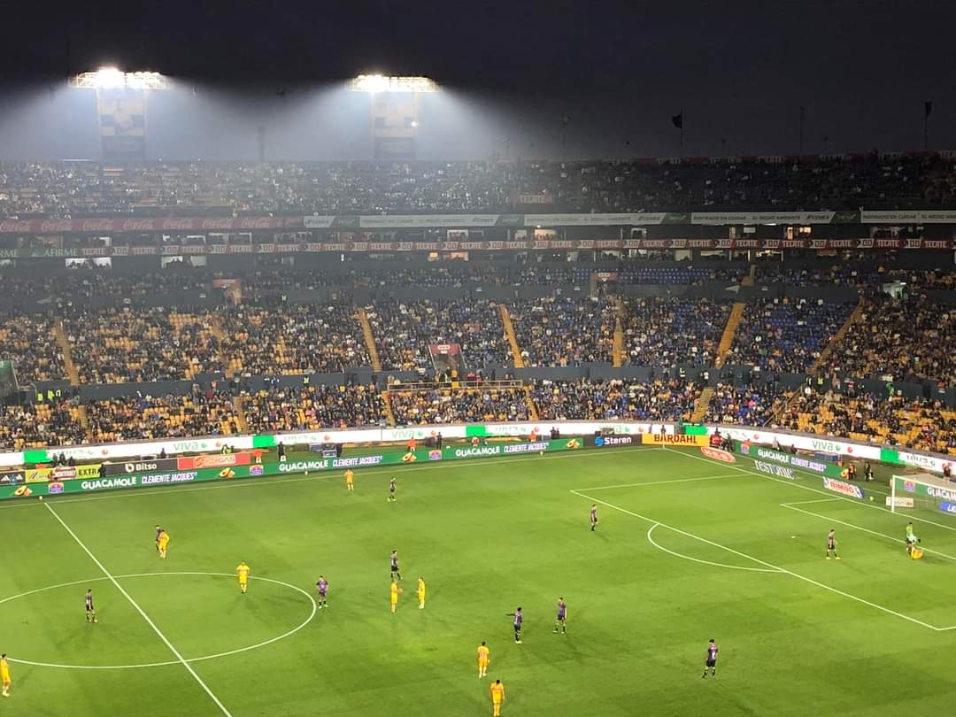 LosCrax's tweet photo. 🚨CON TODO Y PROMOS 🚨
Y si siguen dejando a la #LimoChima se vendrán cosas peores 🟡🔵🟡🙈
#tigresvsmazatlan
#TigresVerguenzaNacional
#crax
#ligamx
#j14 https://t.co/v4KYyjlfNP