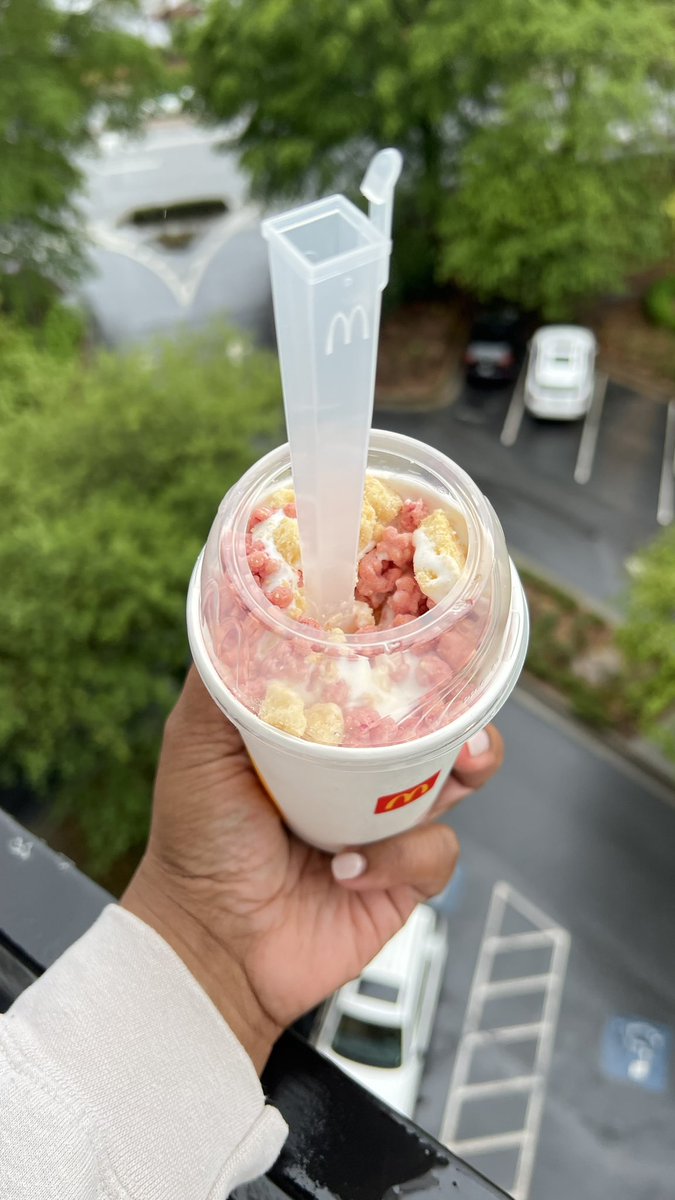 𝑨𝒔𝒉𝒍𝒆𝒚 𝑾𝒉𝒊𝒕𝒆 𝑬𝒔𝒕𝒉𝒆𝒕𝒊𝒄𝒊𝒂𝒏 on Twitter "I just knew this strawberry