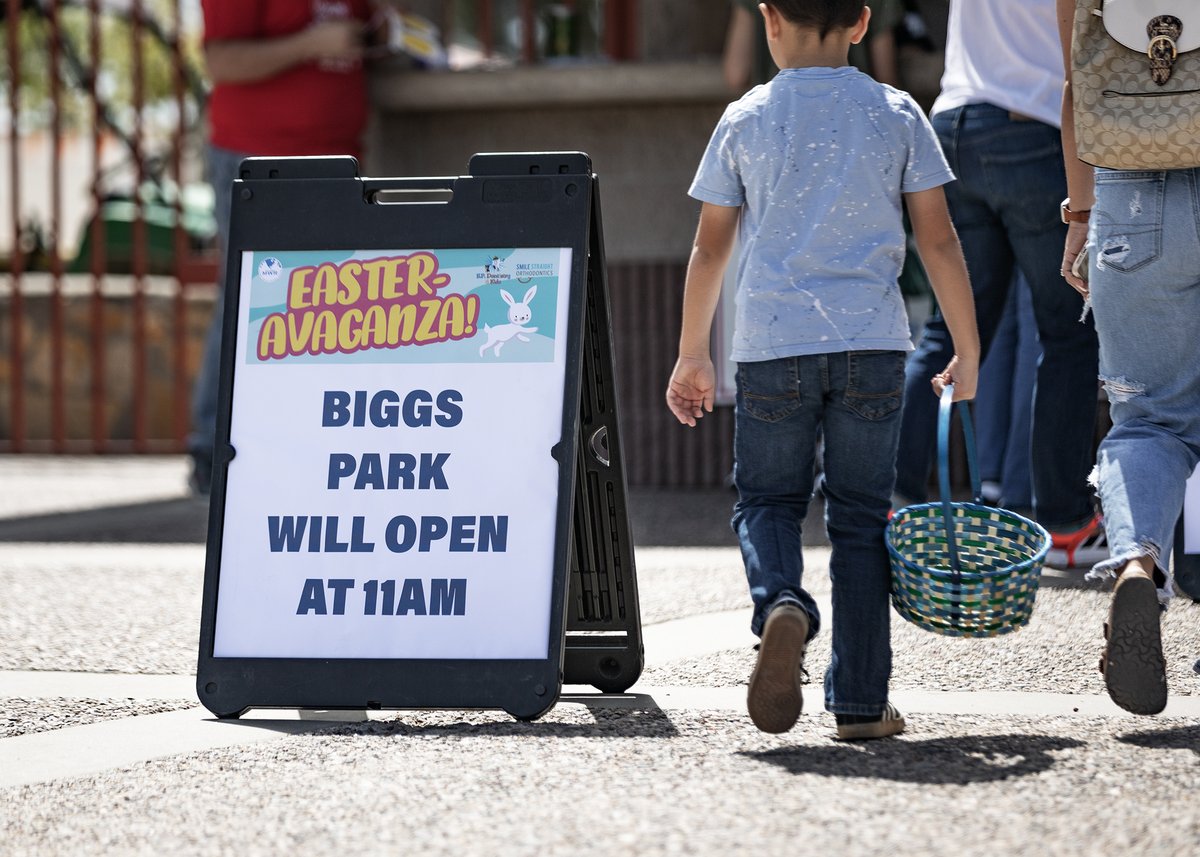FortBlissTexas's tweet photo. Soldiers and families hopped over to Biggs 2day 4 @blissmwr's EasterAVAGANZA. Food trucks and bounces houses were the way of the day as DJ KB kept the music coming while military kids bugged out on giveaways and hourly Easter egg hunts based upon age groups. #SaturdayVibes #FBTX https://t.co/VViGIt7tUQ