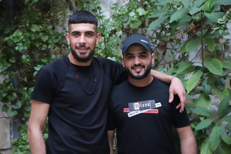 eng_araj's tweet photo. لا زال مصعب حتى في أسره غصةً في حلوق المرتزقة، هل ظننتم أن فبركات لصور ومنشورات يكشف سُخفَ صانعِها وجهالتَه طفلٌ في الخامسة من عمره ستنزع من قلوب الناس حُب مصعب والثقة به 🙂 ؟!
مصعبٌ هذا كبيرٌ على التشويه، كبيرٌ على "لعب العيال"، كبير على صنائع الذين لا يتقنون شيئاً حتى التزوير. https://t.co/YrwVPibWtN