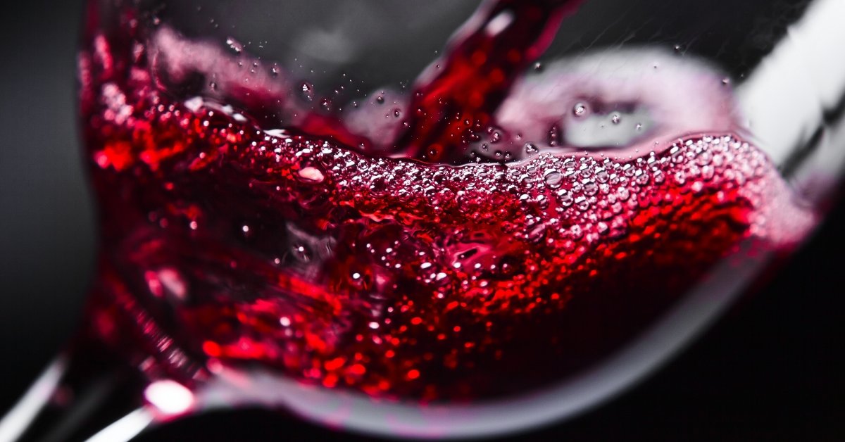 WebMD's tweet photo. Say goodbye to that evening glass of wine? A new study shows light to moderate drinking doesn’t provide any health benefits, despite the widespread belief that having a glass or two of alcohol can be good for a person’s health. https://t.co/WIdGAloZ7w https://t.co/Qnt4gC1bis