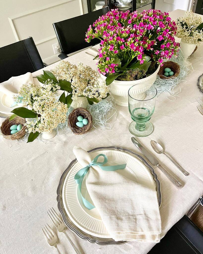Carla_Aston's tweet image. A little Easter from past years. My mother always loved to dress up my sister and I for church. ☺️

#eastertable #easterdecor #eastertabledecor #eastertablesetting instagr.am/p/Cqy6hHns_AE/