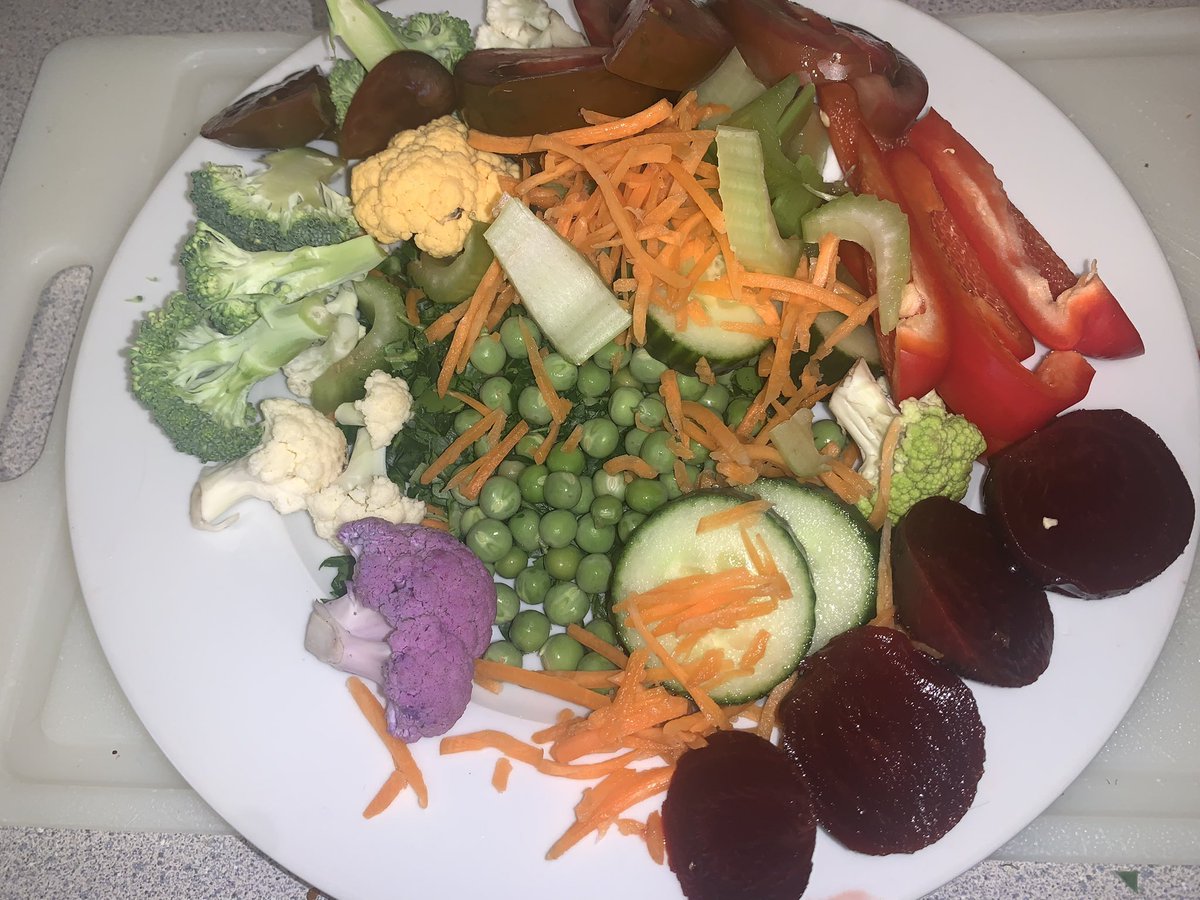 dougbalt's tweet photo. I generally try to eat right.  This was dinner this evening, which I prepared.  #addcolortoyourdiet #HealthyFood #HealthyEating https://t.co/rp3ShrxAmI