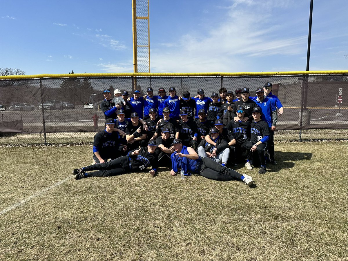 BlaineBarthel's tweet photo. 4-0 weekend for the boys. 6 straight wins and doing it a lot of different ways. Let’s keep making memories! #6 #7 ⚔️ https://t.co/DJOZbkrXtD