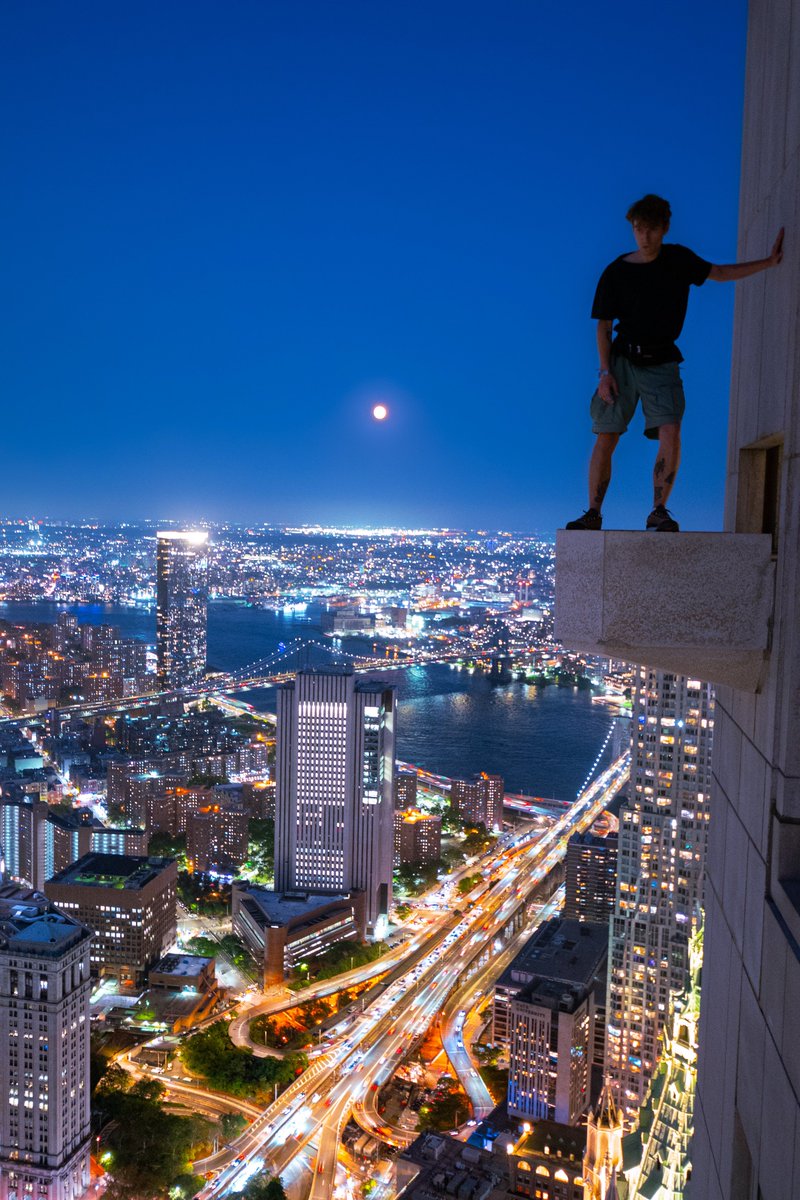 Do not go gentle into that good night
Rage against the dying of the light