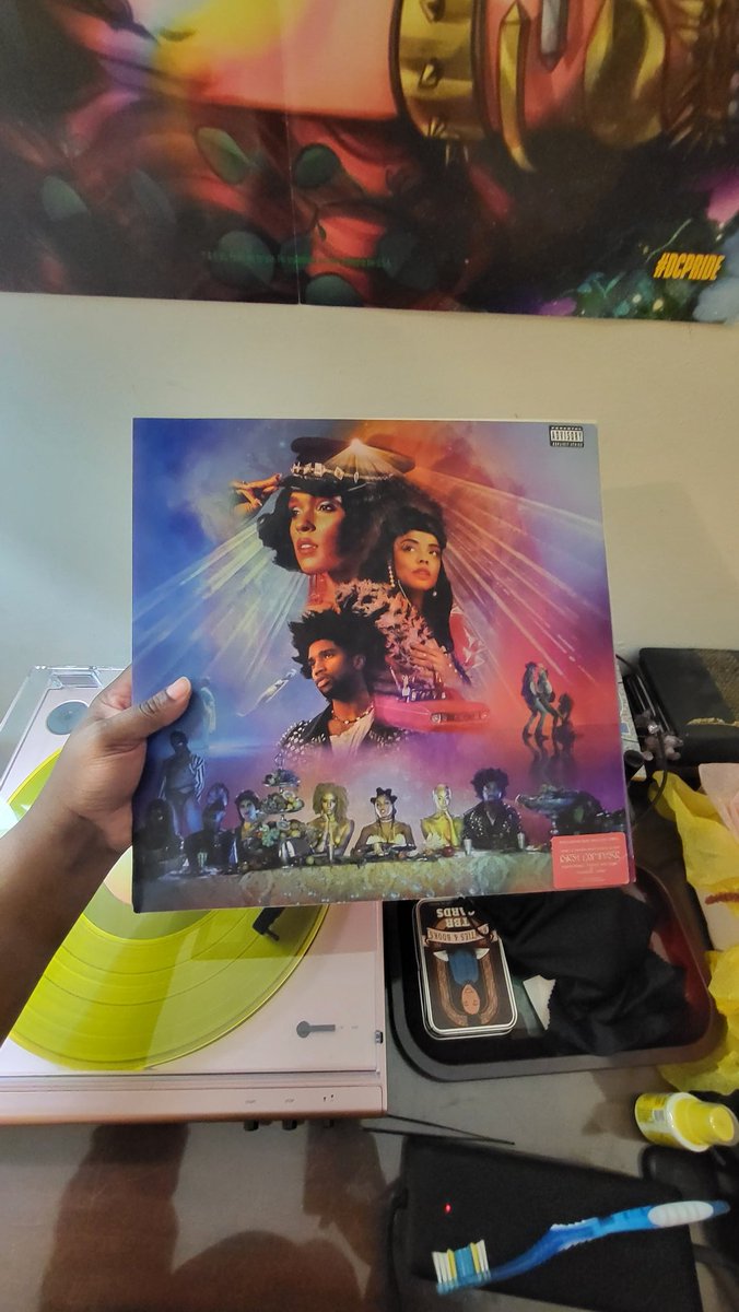 BookswithArri's tweet image. Still one of our favorite covers in our vinyl collection. Dirty Computer was a moment. #JanelleMonáe #DirtyComputer #VinylCollector #VinylRecords #VinylCollection