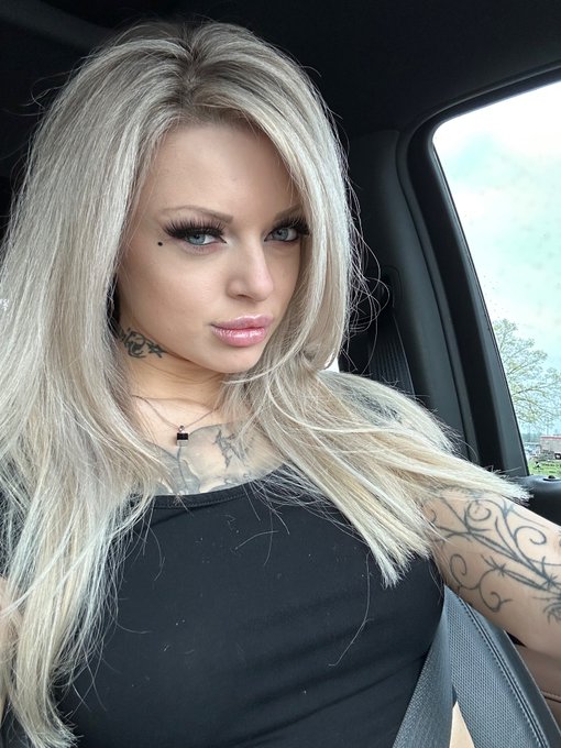 Kimber Veils’s pics and videos