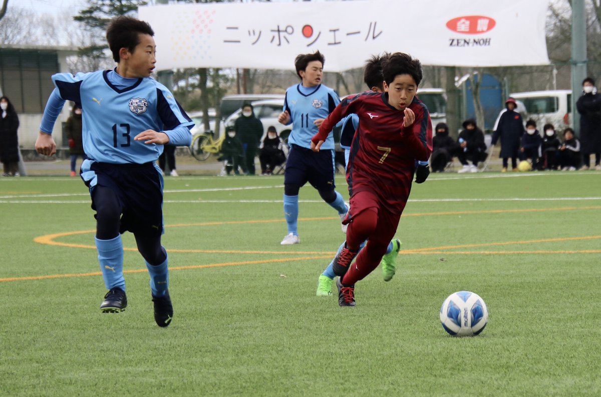 zennoh_sports's tweet photo. ⚽️JA全農杯全国小学生選抜サッカーin北海道🌽
【準決勝①】
#FCDENOVA札幌(札幌) と #DOHTOJr(千歳) の試合は、3-1でFCDENOVA札幌が勝利👍接戦の末、第3ピリオドで追加2得点を決め、勝利です!
「ニッポンの食」パワーで がんばれ!🇯🇵
#チビリンピック #JA全農杯 #チビリンサッカー #全農 https://t.co/4y97soAici