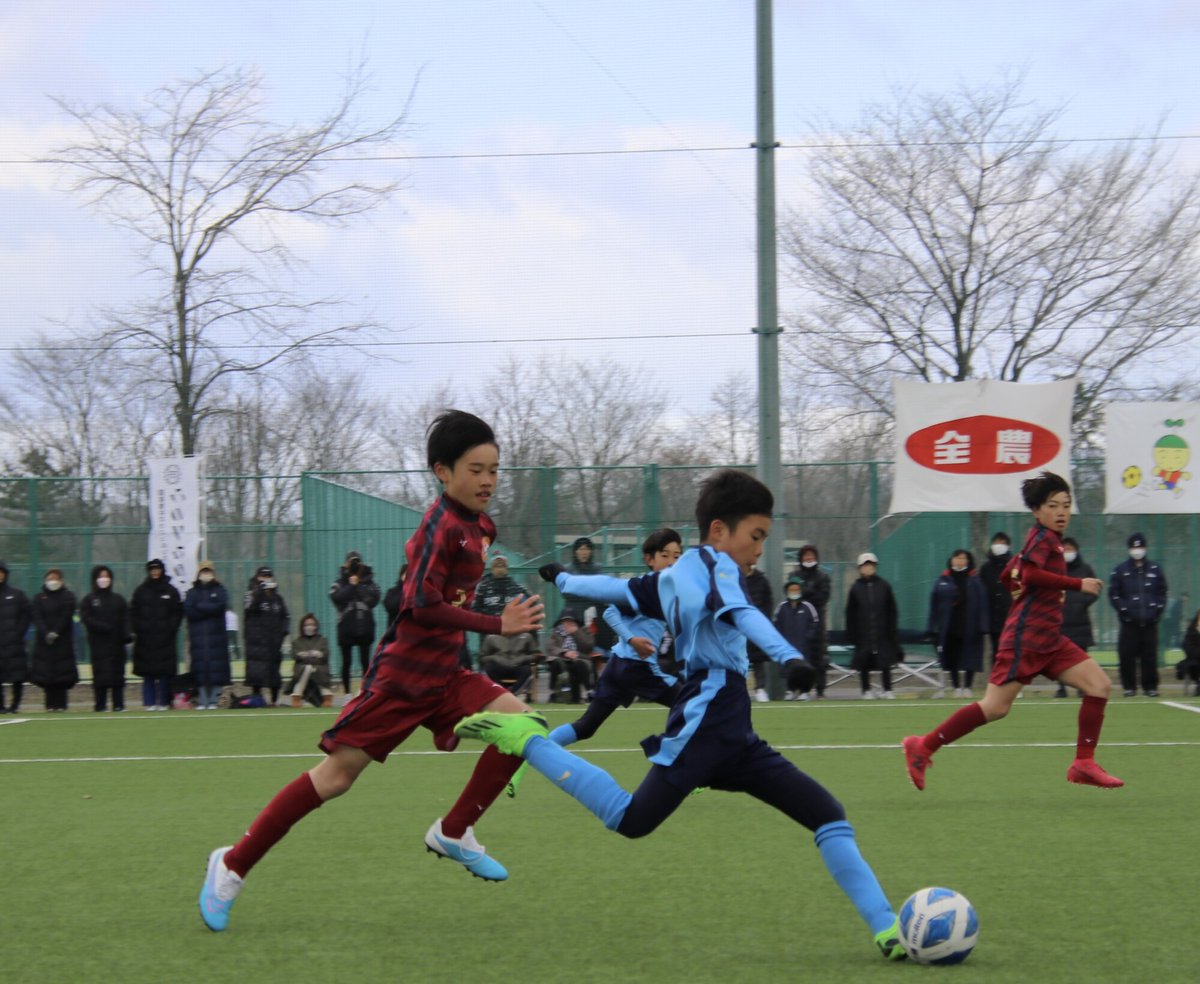 zennoh_sports's tweet photo. ⚽️JA全農杯全国小学生選抜サッカーin北海道🌽
【準決勝①】
#FCDENOVA札幌(札幌) と #DOHTOJr(千歳) の試合は、3-1でFCDENOVA札幌が勝利👍接戦の末、第3ピリオドで追加2得点を決め、勝利です!
「ニッポンの食」パワーで がんばれ!🇯🇵
#チビリンピック #JA全農杯 #チビリンサッカー #全農 https://t.co/4y97soAici
