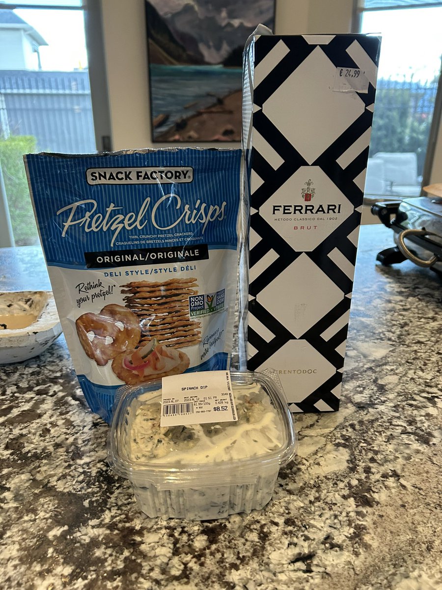 jjhorsey10's tweet photo. This is what I’m going to have for dinner. Pretzel Crisps, spinach dip with a bottle I brought back from Italy. #workedlate #tootiredtocook https://t.co/AOGSIV3QSj