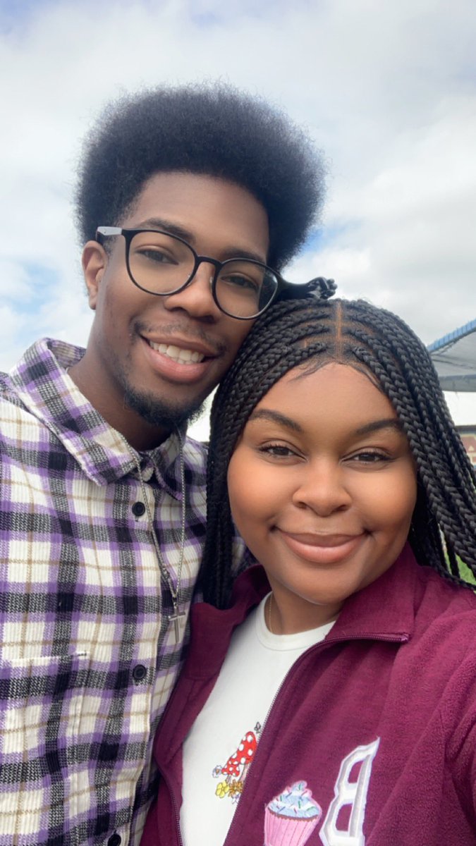 _br33__'s tweet image. Take me to the fair🎡