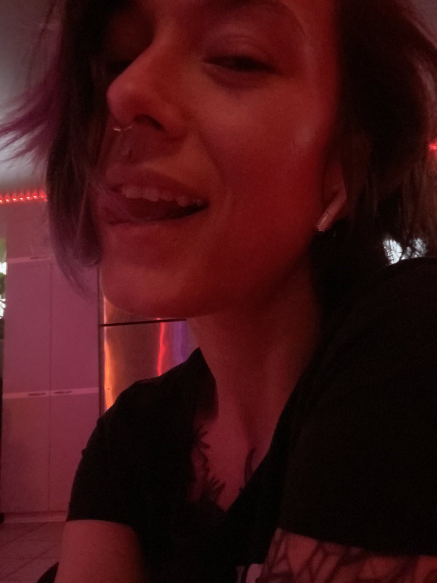 Misslittlewitc4's tweet photo. Saturday night vibe 🖤 #linkinbio #onlyfans #onlyfans_girl #onlyfansbabe https://t.co/egxgbUwPMD