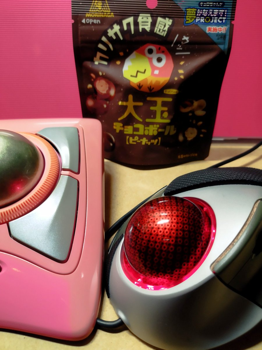 Oodama_HUGE_g's tweet photo. 大玉尽くしな日曜日。
#kensington #expertmouse #microsoft #trackballexplorer #trackball #トラックボール https://t.co/k4enZnntzU