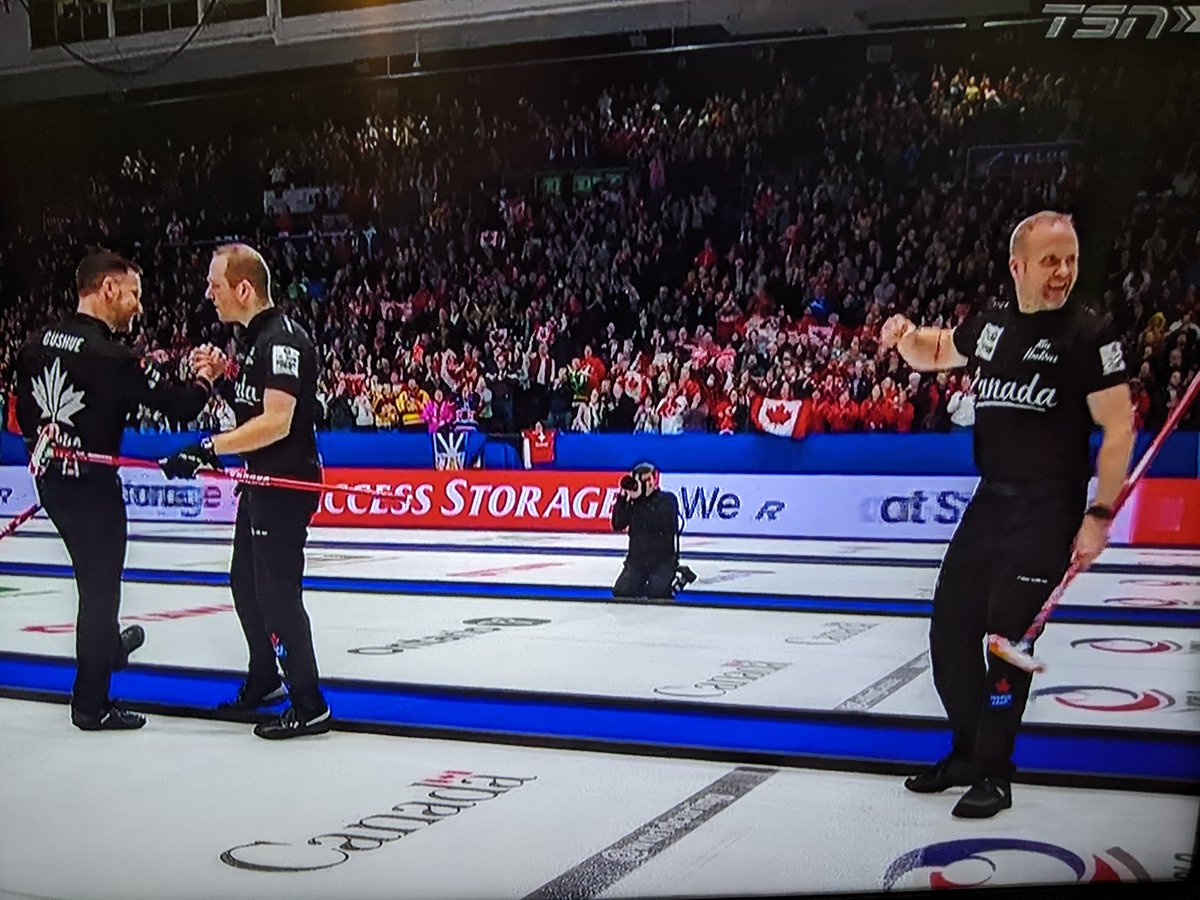 The greatest of all time, Brad Gushue will play for gold tomorrow against modern legend Bruce Mouat. What a bonspiel.

#WMCC2023 #Curling