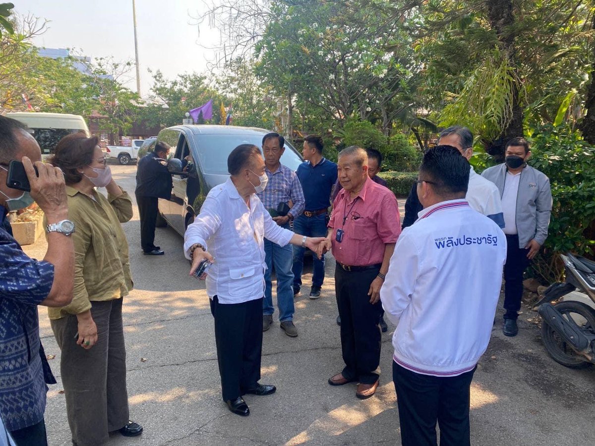 PPRPofficial's tweet photo. พล.อ. ธรรมรักษ์ อิศรางกูร ณ อยุธยา ที่ปรึกษาหัวหน้าพรรค รับผิดชอบดูแลพื้นที่ภาคอีสาน พร้อมคณะได้เดินทางไปยังจังหวัดชัยภูมิ เพื่อให้กำลังใจและคำแนะนำผู้สมัครพรรคพลังประชารัฐในพื้นที่ซึ่งมีทั้งหมด 7 คน
💻 https://t.co/AmarqIFsQo https://t.co/C9bOVzee4Z