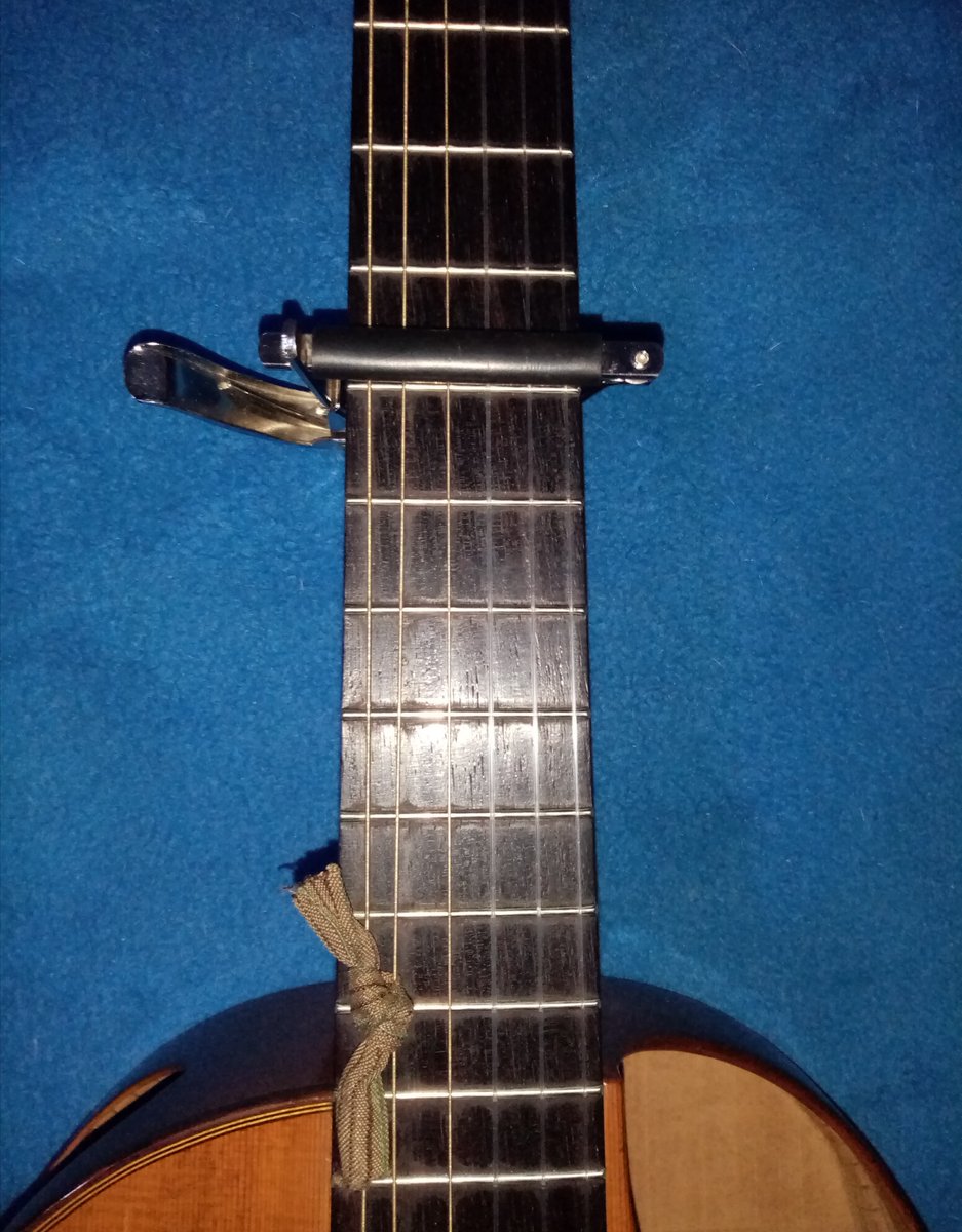 MyMuscSlfIsMtal's tweet photo. The temporary mods I had to make to my guitar to record my part of the next cover with "Takasu Aisaka"./Las mods temporales que le tuve que hacer a mi guitarra para grabar mi parte del próximo cover con "Takasu Aisaka". #guitarasukulele #homerecording #collab https://t.co/vDNOzIucy7