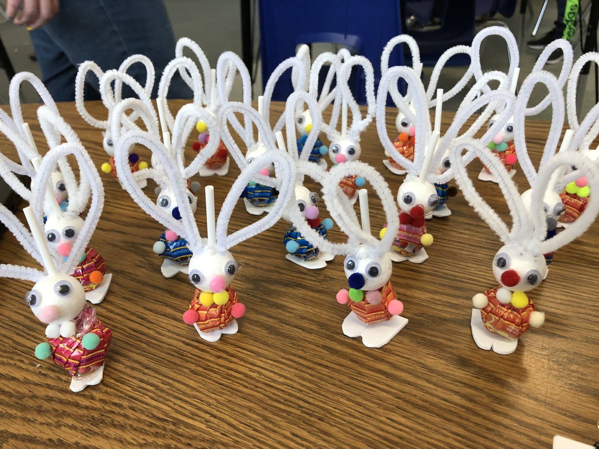 We are SO blessed to have a special connection with seniors at Seton Villa! They visited and lovingly made bunnies for each one of our 470 Gilmore students! 

Thank you for bringing us all joy! #BurnabySchools #HappyEaster