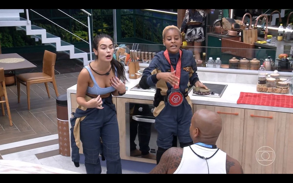 ZAMENZA's tweet image. "Eu tenho que justificar minha indicação pra voces? Voces me botaram na semana passada. E botaram a Marvvila e o Gabriel falando a mesma coisa: que é o mesmo perfil." (Black) #BBB23