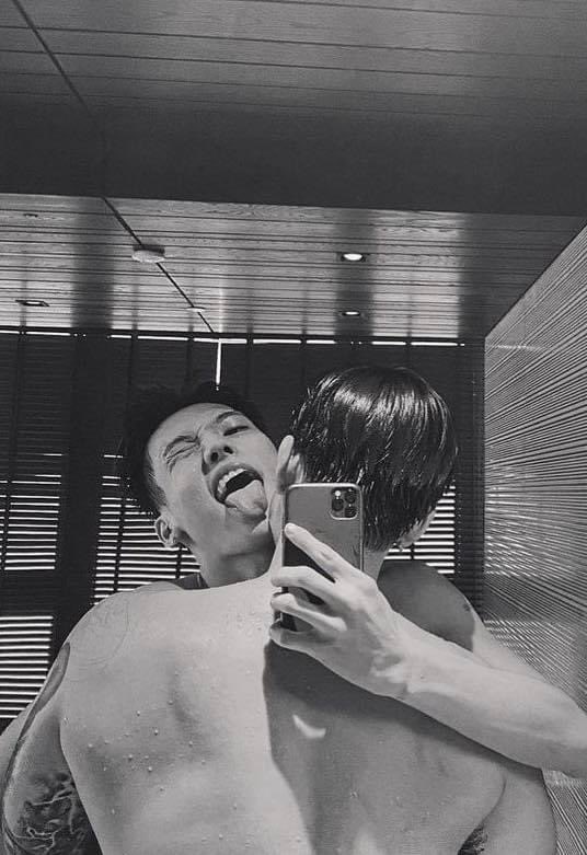 cucaitrang94's tweet photo. Cuối tuần ôm nhau vầy là sướng nhất https://t.co/3GdaWSMkKc