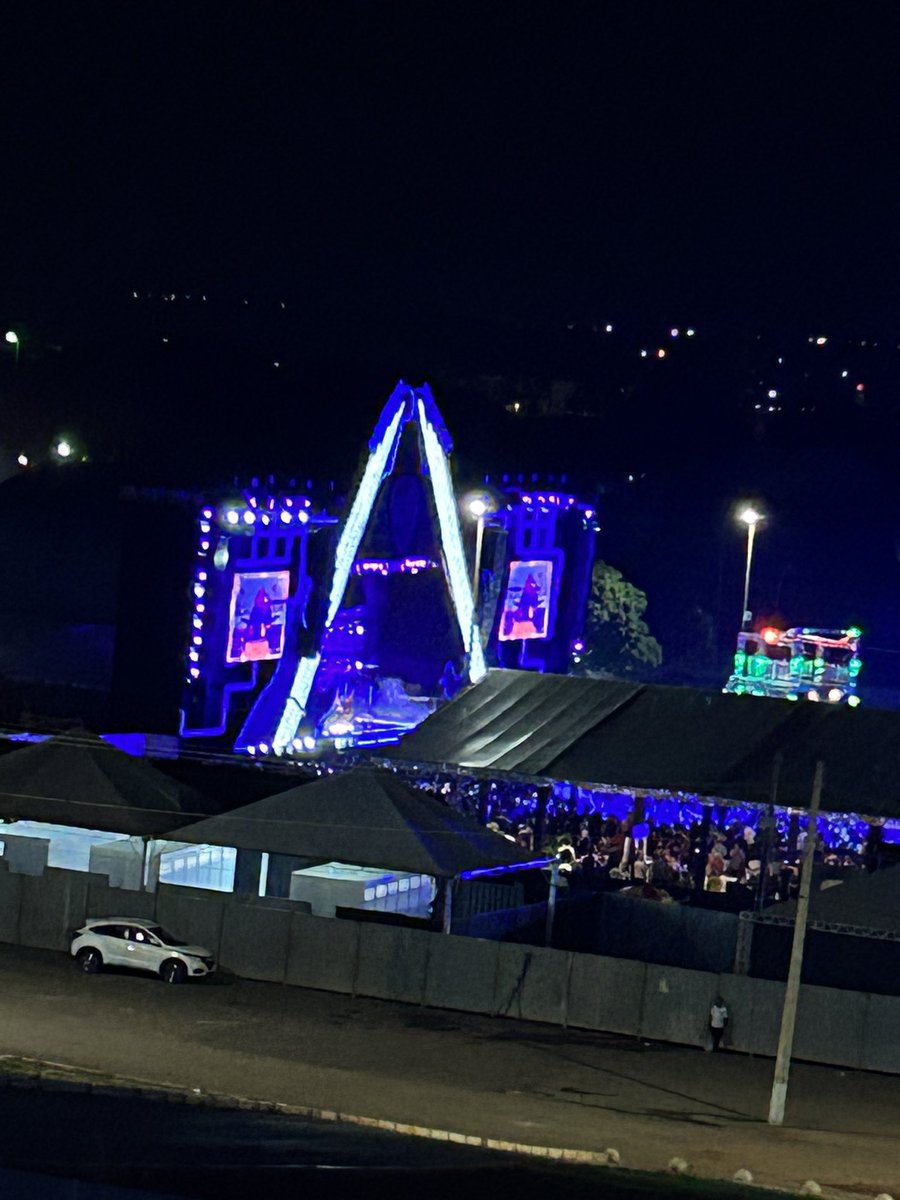 Cri_si's tweet photo. Vim pra #CPBSB e ganhei um show grátis da Pitty 🤭💜 https://t.co/o0OaR2p21e