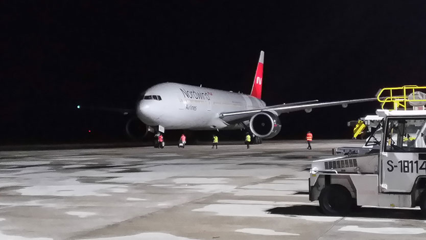Se pavimentó 3000 metros de longitud y 25 de  ancho que contempla el eje principal de la pista del Aeropuerto  Internacional Jardines del Rey, en Cayo Coco, Ciego de Ávila, Cuba.
