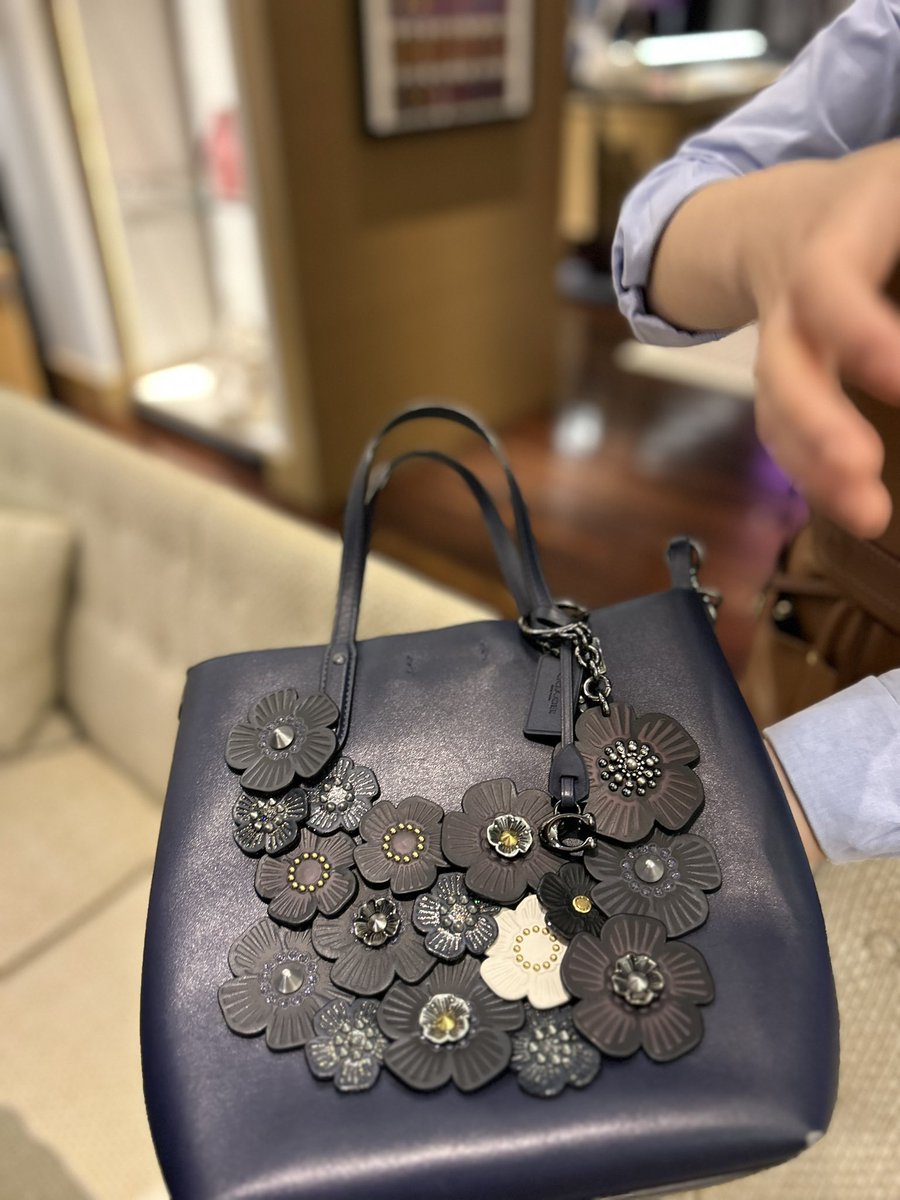 gencyandayone's tweet photo. #coachcreate #coachtearose
#コーチクリエイト #コーチティーローズ
車さん
ありがとう!
素敵に仕上がりましたー
#coach新宿店 https://t.co/xSYQm3wozJ