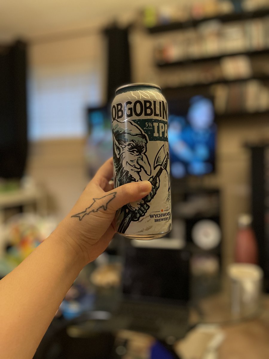 hhwoli's tweet photo. Hobgoblin #ipa by #wychwoodbrewery is delicious tropical with just the right amount of hops, perfect to go with #ufc287 #pereiravsadesanya2 I’m ready let’s gooo😍 #happyhourwitholi #beergirl #beermama #beerreview #beersoftheworld #weekendvibes #babysharkreefy #hobgoblinbeer https://t.co/s5bCoeQvEm