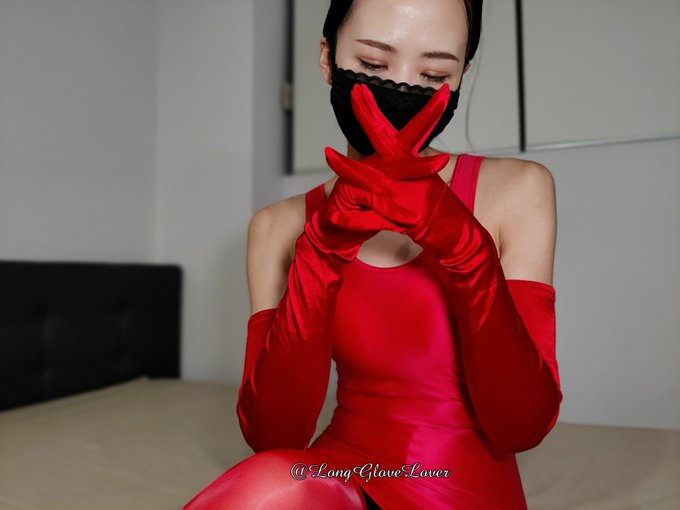The seductive vibe of long red satin gloves  #glove #longglove #operaglove #satin #fetish #glovejob #长手套<a href="/tag/glove"class="tags">#glove</a><a href="/tag/fetish"class="tags"><span>#fetish</span></a><a href="/tag/satin"class="tags"><span>#satin</span></a><a href="/tag/glovejob"class="tags"><span>#glovejob</span></a><a href="/tag/%E3%82%B5%E3%83%86%E3%83%B3"class="tags"><span>#サテン</span></a><a href="/tag/operaglove"class="tags"><span>#operaglove</span></a><a href="/tag/%E6%81%8B%E7%89%A9"class="tags"><span>#恋物</span></a>