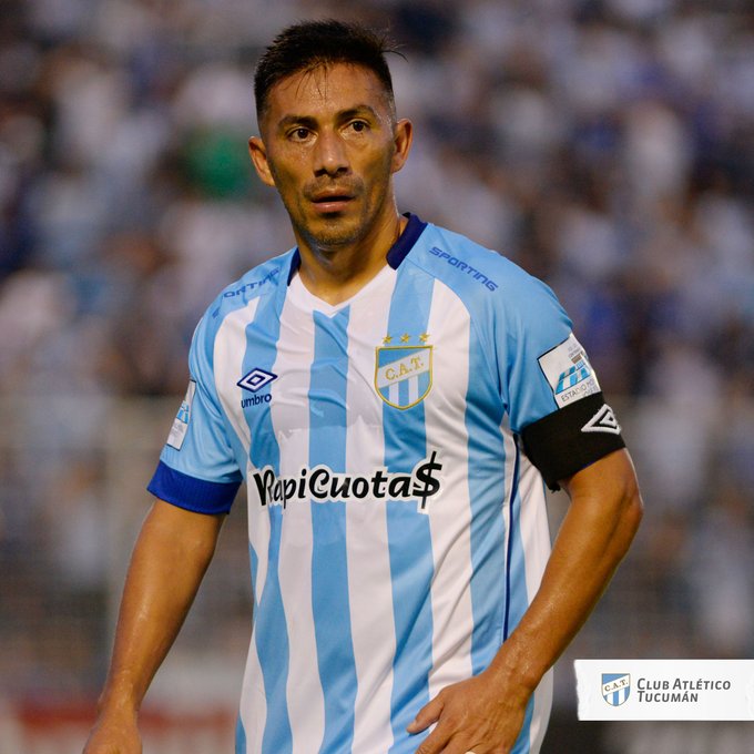 SoyJuanLuna's tweet photo. "Espinoza es un cagon de mierda. Se cree Jefe. Vamos a ver si es guapo ahí afuera"

Un BB Acosta auténtico disparó contra el escándaloso Arbitro. https://t.co/iX3J306F5M
