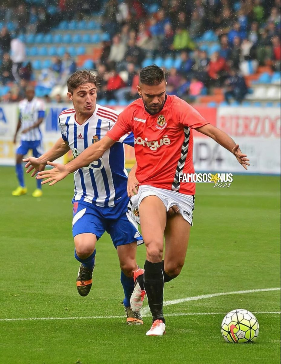 CarlosJeal34982's tweet photo. Pra nós homens que gostamos de assistir futebol ⚽️ ⚽️ assim bem a vontade o jogo do teu time #belezamasculina #corpodehomem #tesãodehomem #futebolgay #gay #homensbonitos #homensgostosos #homensgays https://t.co/oCOltGUaRG