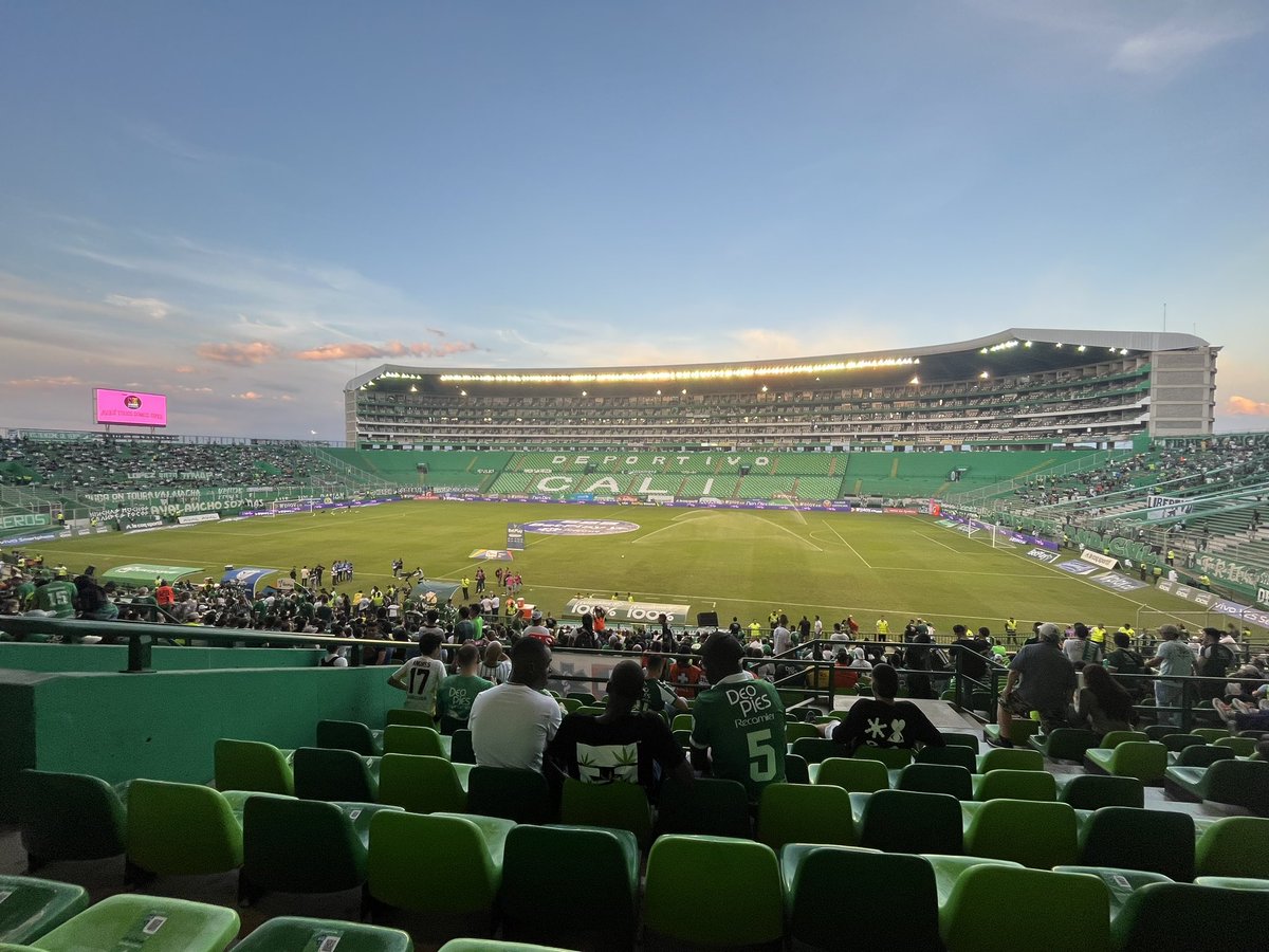 Mads_Chr97's tweet image. Vi tog i dag på 1-dags tur til Cali, hvor vi skulle se kriseramte @AsoDeporCali mod det ekstremt defensive @Equidadfutbol. Og ja, det endte med samme resultat som da kampen blev fløjtet i gang, 0-0. Dep. Cali valgte også at brænde straffespark i 94min 🇨🇴⚽️🤦🏼‍♂️ @GroundhoppingT