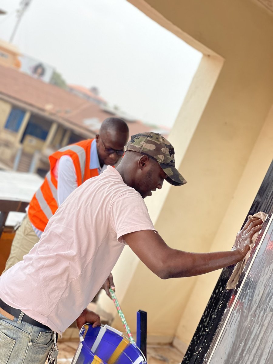 HamidousifD's tweet photo. Nettoyage 🧹 général de l’immeuble Kaké R+4 assuré par HAMIDOUSIF NETTOYAGE 

Contactez-nous pour l'entretien et nettoyage régulier de vos : Bureaux, Magasins, Usines, Maisons...

La propreté, c’est notre métier

https://t.co/pd0FpsYBuJ 

#whatsapp +224 625 36 37 38 https://t.co/g1jCtY1Uk3