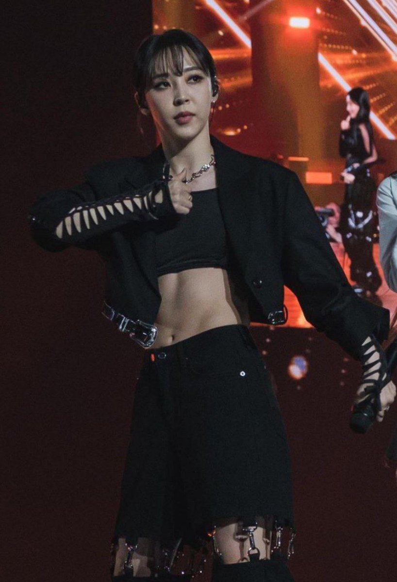 moonbyul in paris 🔥

#MOONBYUL #문별 #마마무
