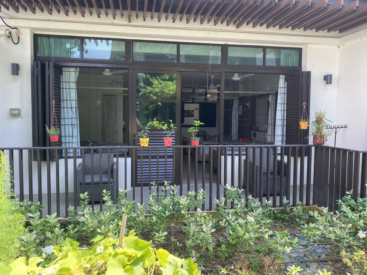 zhenn_ni's tweet photo. #AG6309Wk6AY22T3
@ArtsAgeingNTU 
#koiPond 
Amazed at the amount of greeneries that Apex Harmony Lodge put in for the persons with dementia to enjoy and be surrounded with. Nature indeed makes all, including me, to have a very calm and soothing inner being when I’m there! https://t.co/ST6sVXdqnj