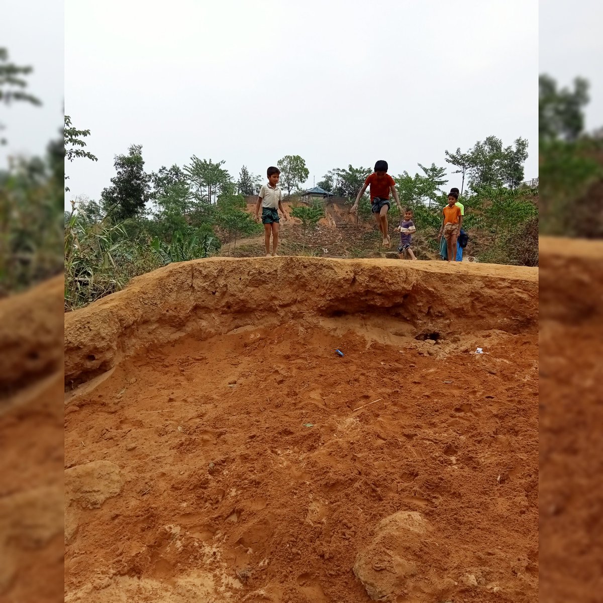 SRReyes22's tweet photo. Some Rohingya boys are jumping on the landslide and they are good at jumping. They have various styles in jumping.
#Rohingya 
#rohingyachildren 
#rohingyaboy 
#rohingyacommiuty 
#rohingyarefugee 
#playing https://t.co/axQgctSiV0