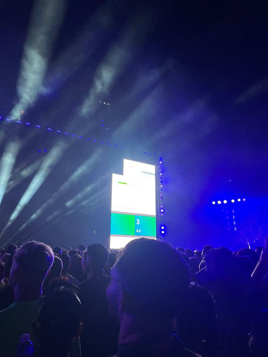ValeEnsinck's tweet photo. Rt para que el Chabon que manejaba las pantallas de Afterlife de anoche no se quede sin laburo 🥹 te bancamos ✌️ https://t.co/syC52M2q1c