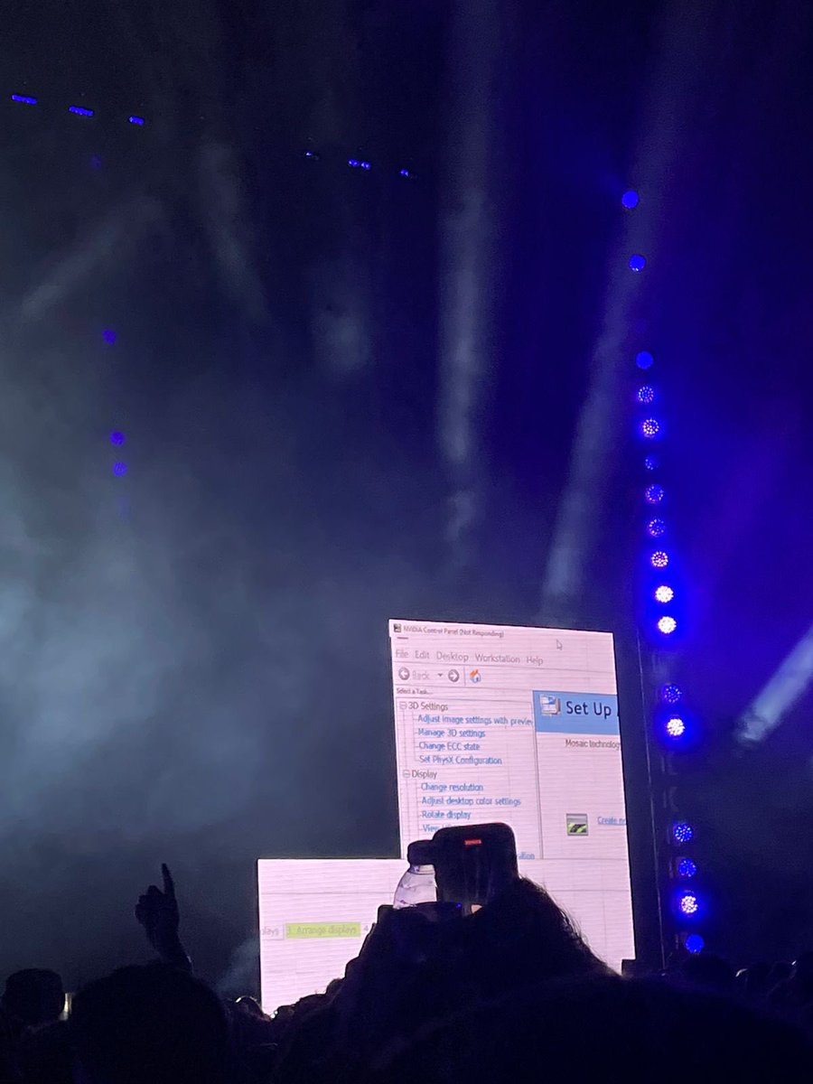 ValeEnsinck's tweet photo. Rt para que el Chabon que manejaba las pantallas de Afterlife de anoche no se quede sin laburo 🥹 te bancamos ✌️ https://t.co/syC52M2q1c