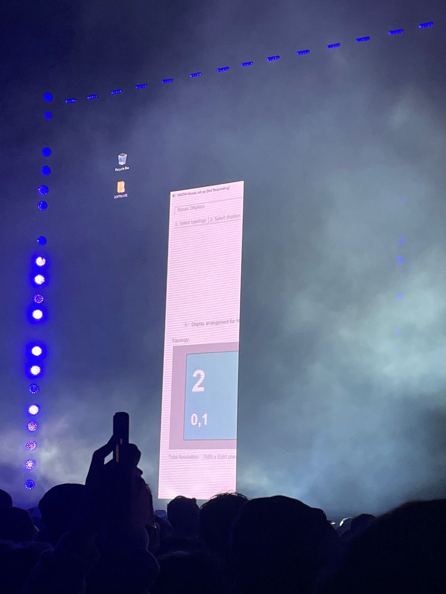 Rt para que el Chabon que manejaba las pantallas de Afterlife de anoche no se quede sin laburo 🥹 te bancamos ✌️