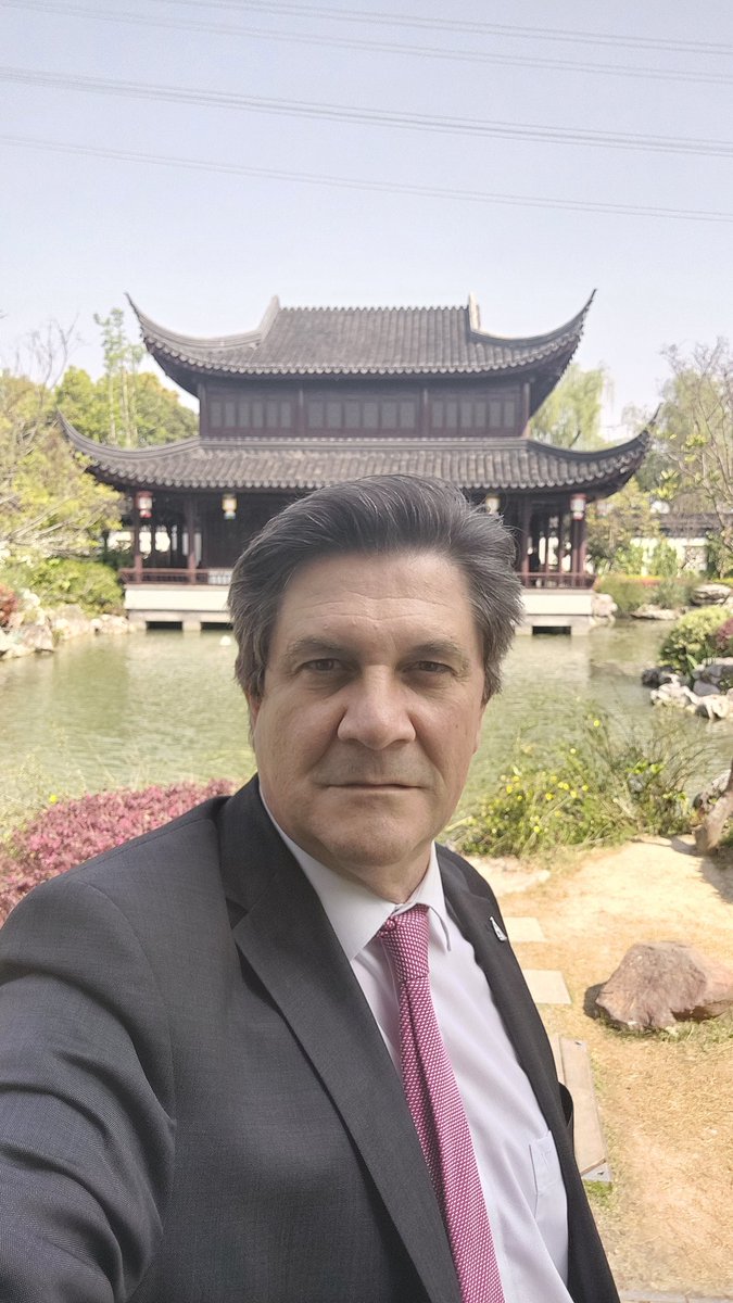 xiradakis's tweet photo. Η Ελλάδα έχει αλλάξει, είναι πιο ισχυρή μακριά από την πτώχευση και μπροστά στην ανάπτυξη. Το νιώθω και στην Λ. Δ. της Κίνας όπου η υποδοχή νέων αναπτυξιακών σχεδίων ειναι θετικότατη. #Ξηραδάκης #greecechina @Xiradakis #greece_china #XRTC #HELLENICSHIPPING #HellenicShipFinanciers https://t.co/nL0yo4OPel