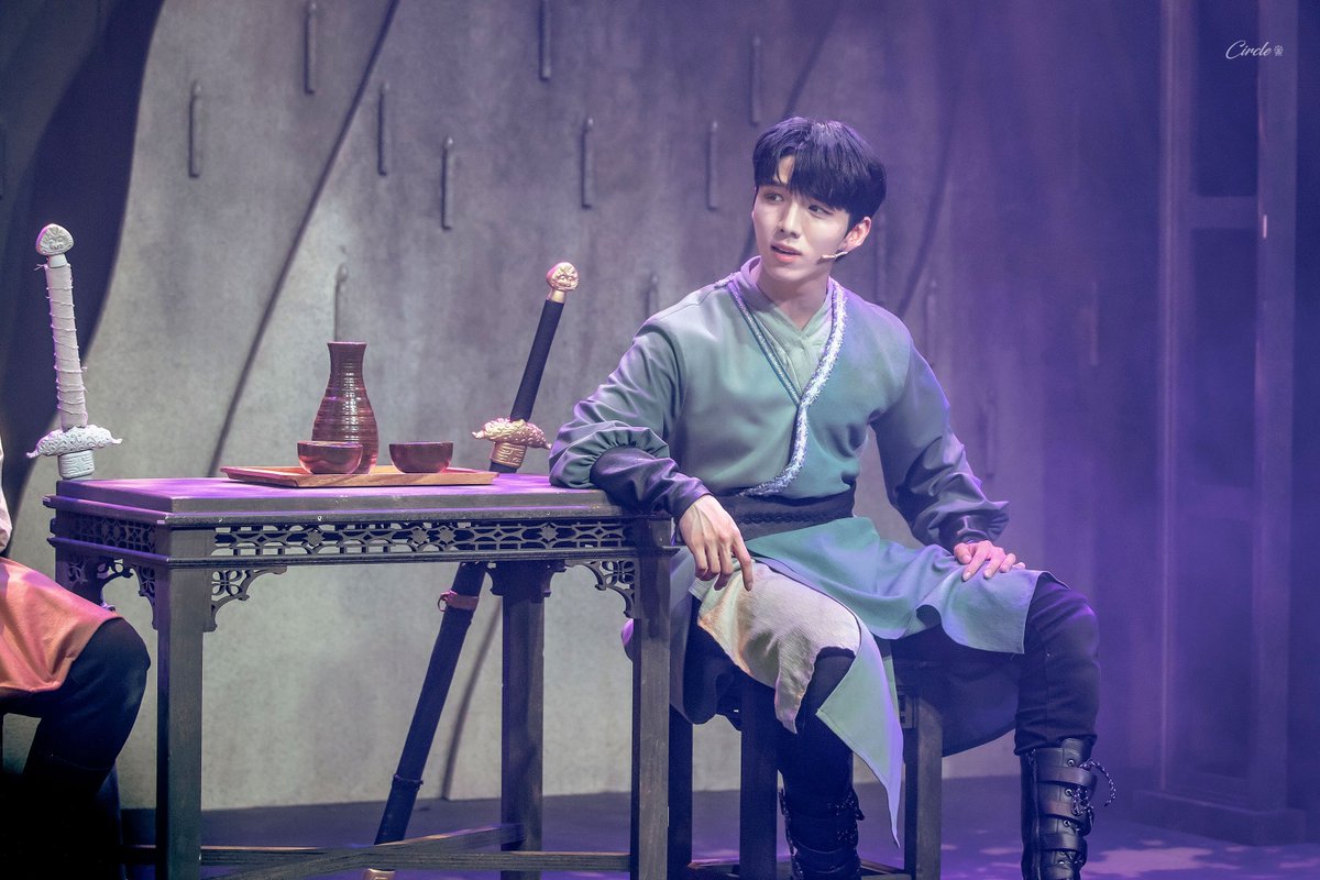 Circle__ym's tweet photo. 230223 밤공 뮤지컬 결투

스페셜 커튼콜
<들어는 봤나>

천천 役 ㅣ #김민범 배우님 https://t.co/n800b5wmNT