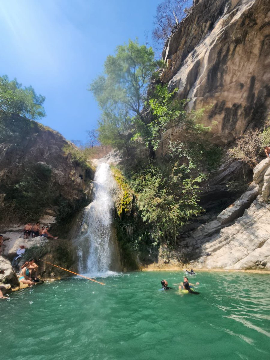 JBasmix's tweet photo. Una salidita en Semana Santa #cascadas #vacaciones #familia https://t.co/1AGaPA2HEf