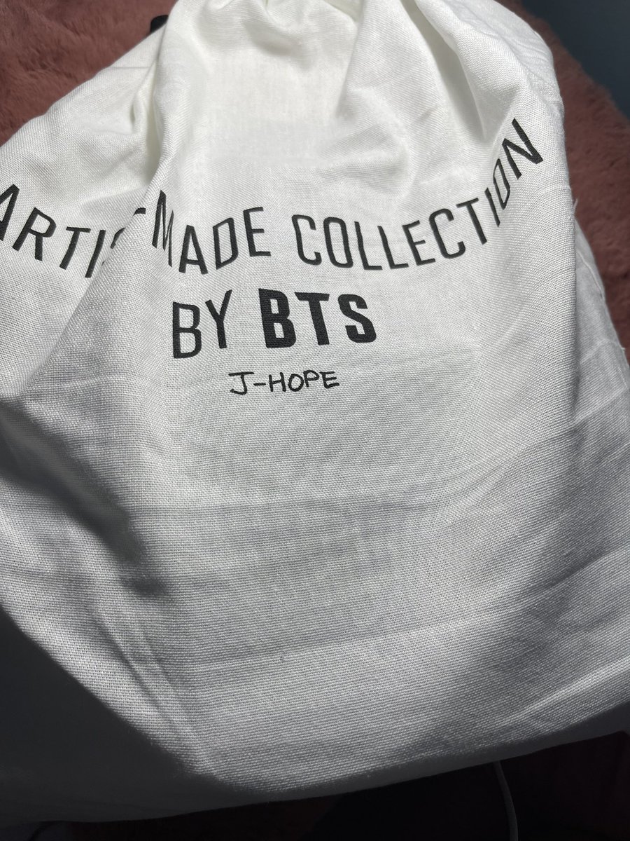 _chi0904's tweet photo. wts lfb bts ph

•Artist Made Collection Jhope side by side bag

-unsealed to check
-PH add onhand
-can ship worldwide
-from YTC pop-up store https://t.co/Z6GToH3HSZ