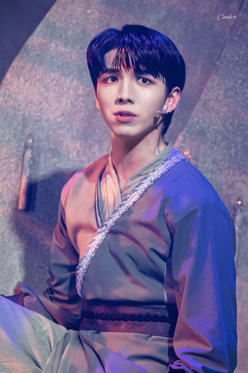 Circle__ym's tweet photo. 230408 낮공 뮤지컬 결투

스페셜 커튼콜
<나는 죽었다>

천천 役 ㅣ #김민범 배우님

Crop ver. https://t.co/zODEMDclkP