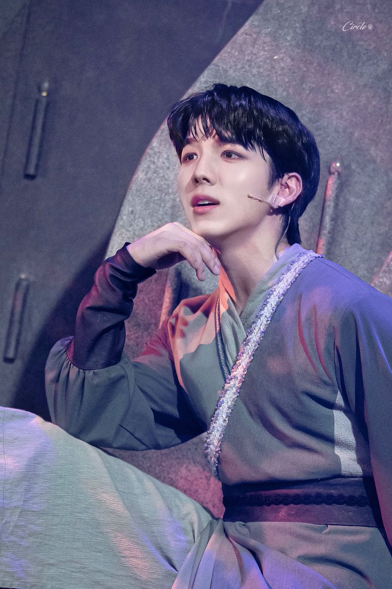 Circle__ym's tweet photo. 230408 낮공 뮤지컬 결투

스페셜 커튼콜
<나는 죽었다>

천천 役 ㅣ #김민범 배우님

Crop ver. https://t.co/zODEMDclkP